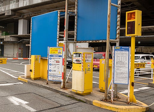 駐車場のゲートで車番認識します。