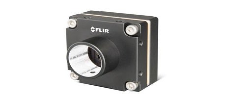Firefly DLカメラ 前面に円筒形レンズが突出した黒色のFLIR製コンパクトカメラ。
